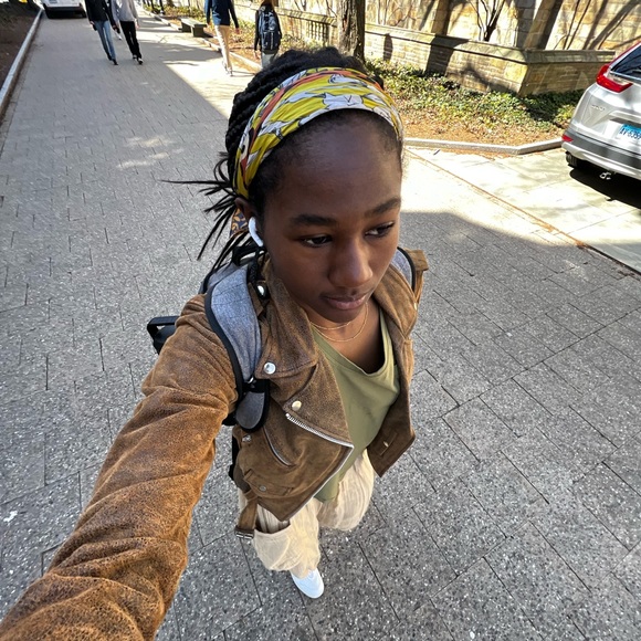 Meet your Posher, Annika - Picture 1 of 1